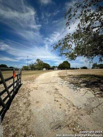 5703 loop 1604, Elmendorf, TX 78112