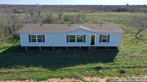 6093 Leal Rd, Pleasanton, TX 78064