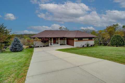 N9235 Cardinal Crest Lane, New Glarus, WI 53574