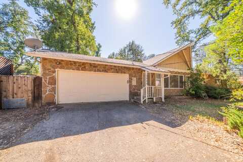 5868 Emerald Lane, Redding, CA 96001