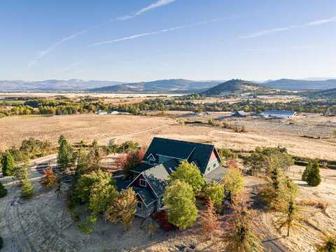 1820 Dry Creek Road, Eagle Point, OR 97524