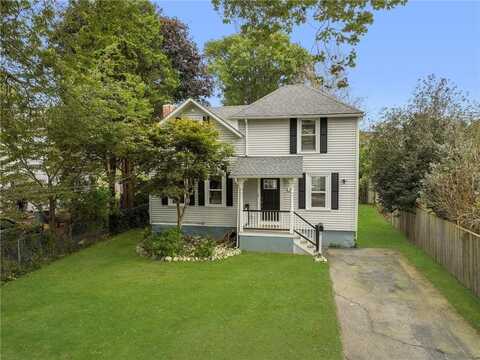 33 Clinton Avenue, Jamestown, RI 02835