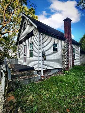 401 N Jackson St, Evans City, PA 16033