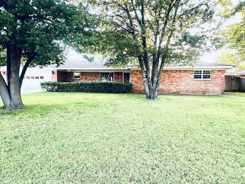 405 Bennett Drive, Dumas, TX 79029