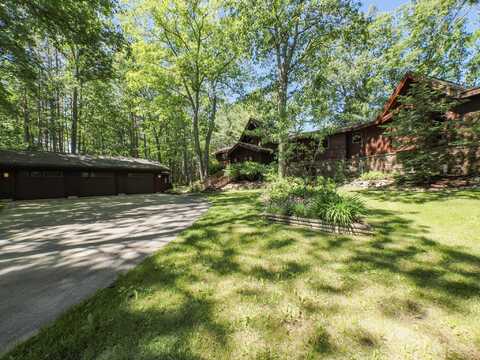 6371 Link Boulevard, Indian River, MI 49749