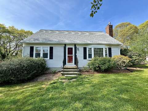 8 Dove Lane, West Yarmouth, MA 02673