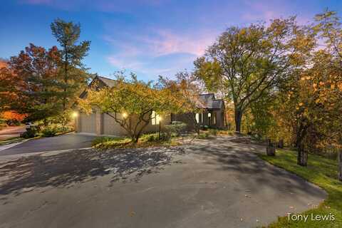 610 Cascade Hills Hollow SE, Grand Rapids, MI 49546