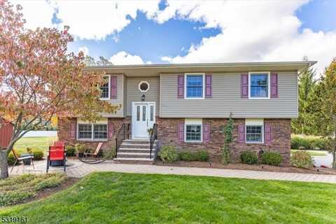 19 Churchill Dr, Roxbury Township, NJ 07876