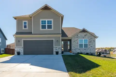 15623 Lakeside Drive, Basehor, KS 66007