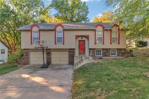 9905 NW Hampton Woods Drive, Parkville, MO 64152