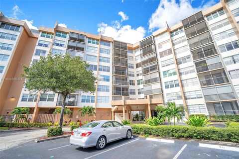 1000 Saint Charles Pl, Pembroke Pines, FL 33026