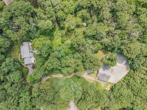 121 Bogastow Brook Rd, Sherborn, MA 01770