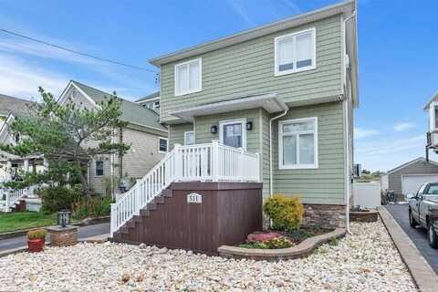 511 Venetian Boulevard, Lindenhurst, NY 11757