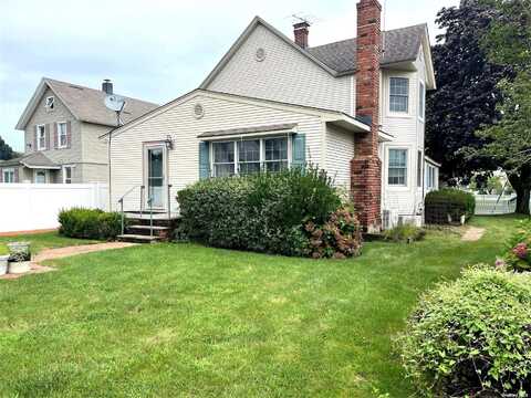 203 New York Avenue, Lindenhurst, NY 11757