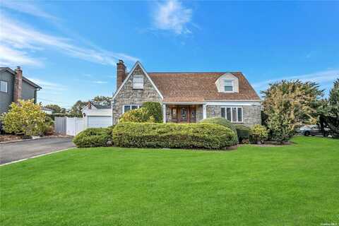 27 Walsh Lane, Westbury, NY 11590