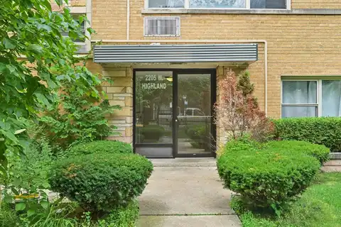 2205 W Highland Avenue, Chicago, IL 60659