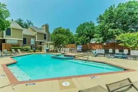 2111 Park Willow Lane, Arlington, TX 76011