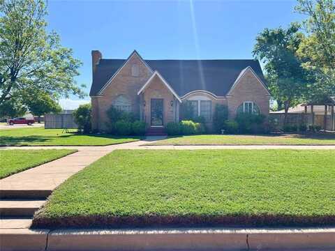 701 Cain, Quanah, TX 79252