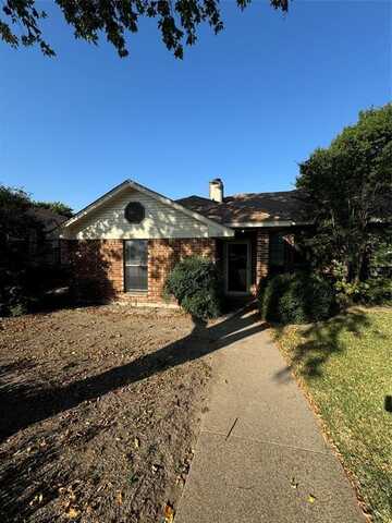 109 Larchbrook Drive, DeSoto, TX 75115