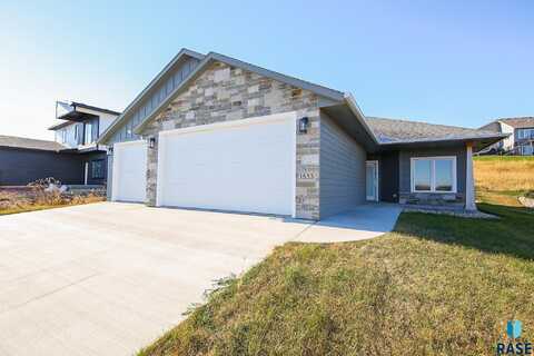 1533 W Burton Dr, Brandon, SD 57005