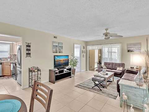 27 Colonial Club Drive, Boynton Beach, FL 33435