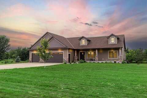 876 Clints Trail, Hudson, WI 54016