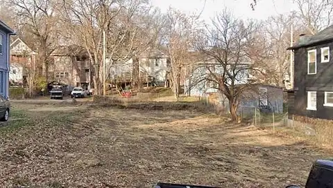 Roberts Street, Kansas City, MO 64124