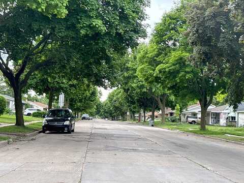 51St, MILWAUKEE, WI 53223