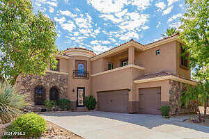 Lucia, CAVE CREEK, AZ 85331