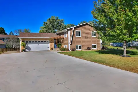 Cedar Hills, CANNON FALLS, MN 55009