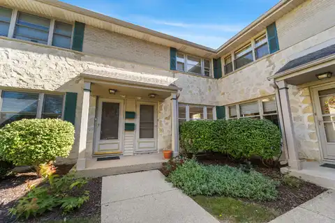 Shoreland, MILWAUKEE, WI 53217