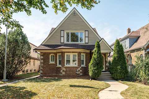 41St, MILWAUKEE, WI 53215