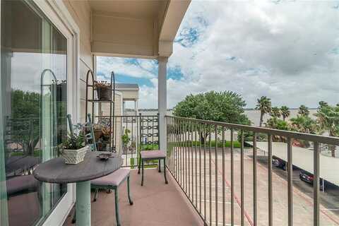 Yacht Club Ln, Seabrook, TX 77586