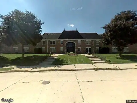 Chateau Court, Grafton, WI 53024