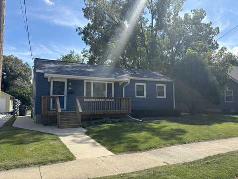 W 2Nd Street, Oconomowoc, WI 53066