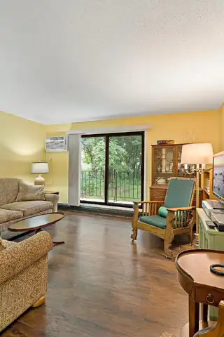 Green Circle Drive, Minnetonka, MN 55343
