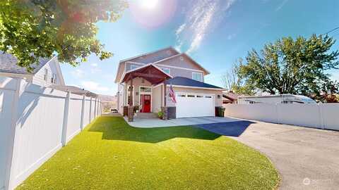 Dewberry Avenue E, Omak, WA 98841