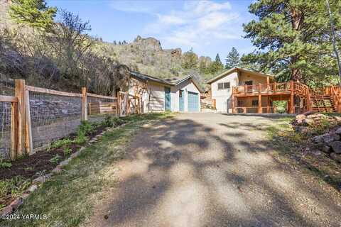 Rainbow Rock Ln, Naches, WA 98937