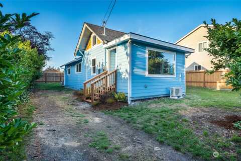 Whidbey Avenue E, Oak Harbor, WA 98277