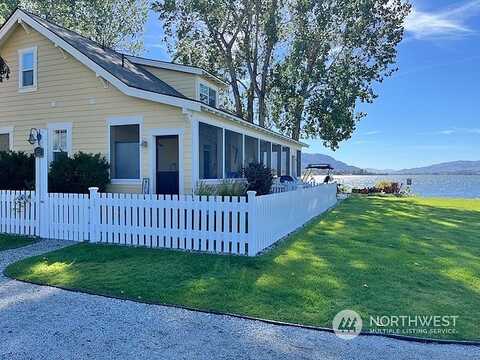 Barefoot Lane E, Oroville, WA 98844