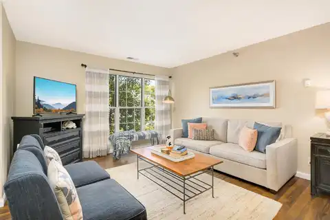 Chasewood Parkway, Minnetonka, MN 55343