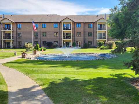 N Silverbrook Dr, Unit 335, West Bend, WI 53090