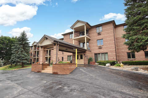 N Silverbrook Dr, Unit 229, West Bend, WI 53090