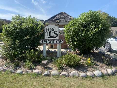 W Willow Ct, Unit 141, Fox Point, WI 53217