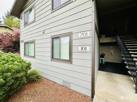 Narrows View Lane Ne, Bremerton, WA 98310