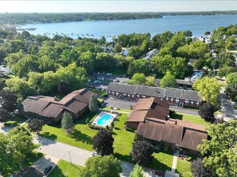 Wisconsin St, Unit 210B, Lake Geneva, WI 53147