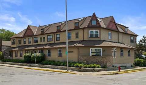 Main St, Unit 104, Pewaukee, WI 53072