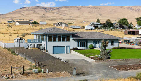 High Valley View St, Yakima, WA 98901