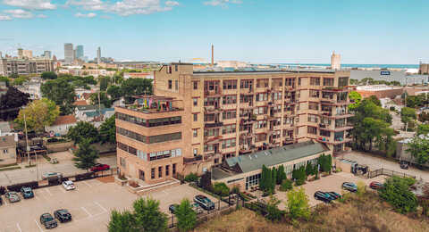 W Maple St, Unit 608, Milwaukee, WI 53204