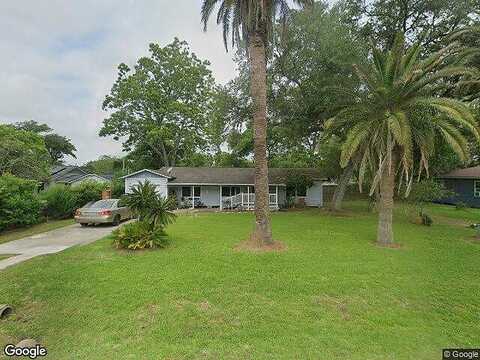 5Th, CLUTE, TX 77531